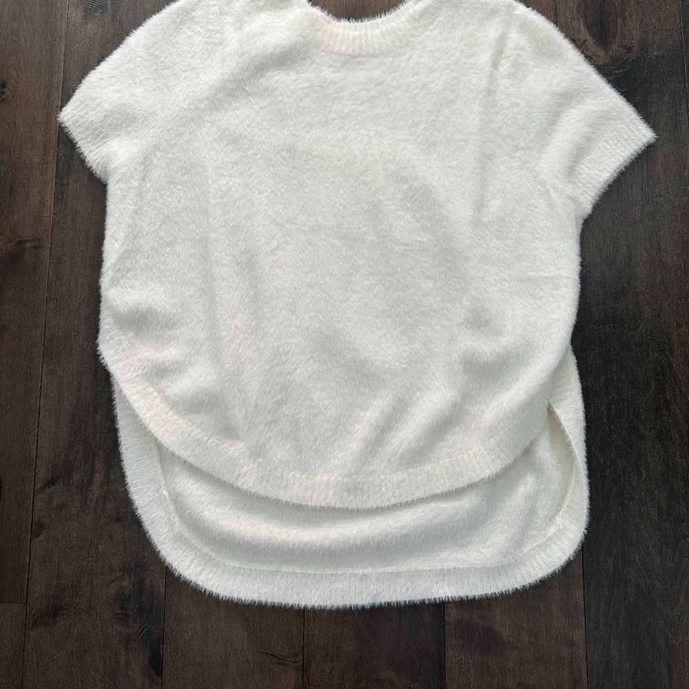 Super soft & trendy Anthropologie sweater